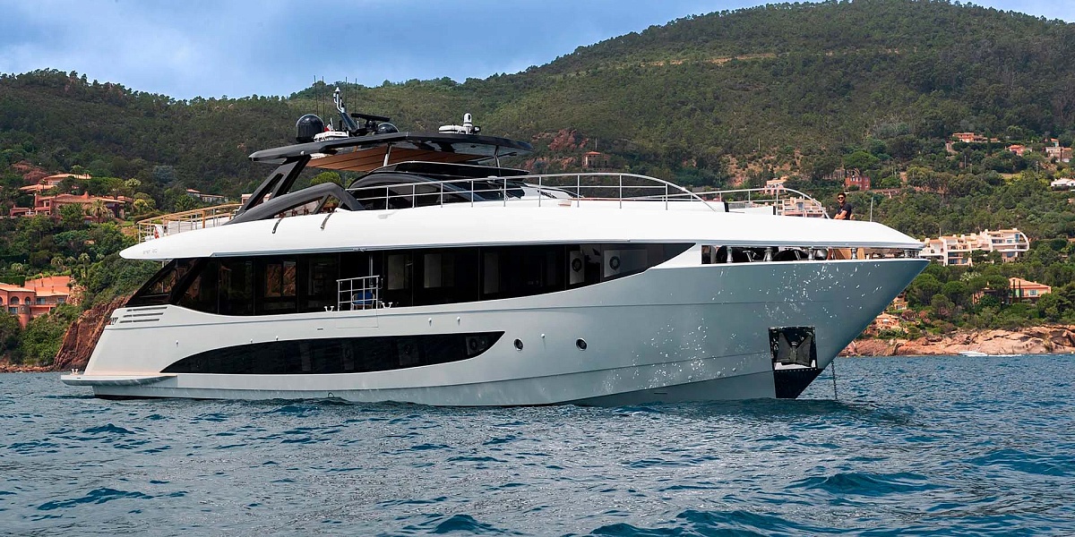 Аренда моторной мега яхты Amer 120 LAFAYETTE во Франции